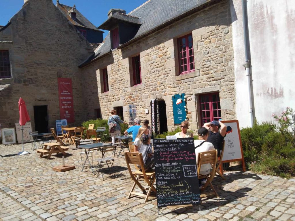 La pluie d'été, librairie-café